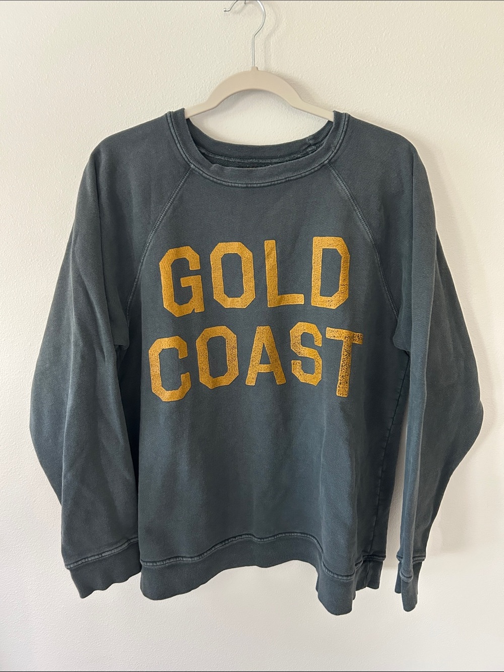 Retrobrand women’s Gold Coast Graphic Crewneck Sweatshirt washed in navy size XS